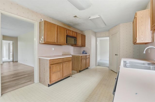 15810 Pilgrim Hall Drive, Friendswood, TX 77546