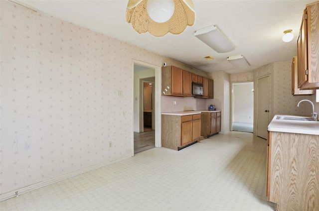 15810 Pilgrim Hall Drive, Friendswood, TX 77546