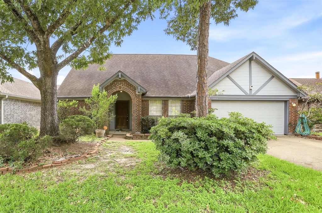 15810 Pilgrim Hall Drive, Friendswood, TX 77546