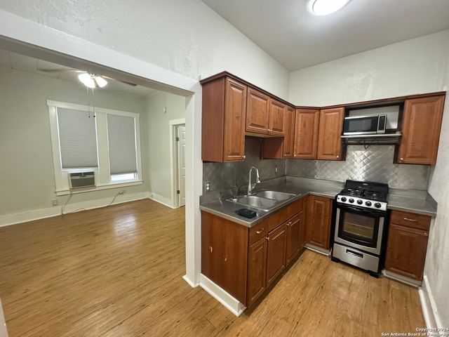 407 E Locust St Apt 2, San Antonio, TX 78212