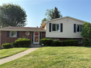 111 Hemlock Ln, Monroeville, PA 15146