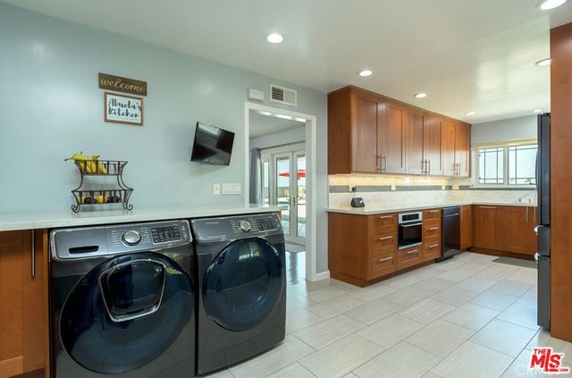 8471 Vine Valley, Los Angeles, CA 91352