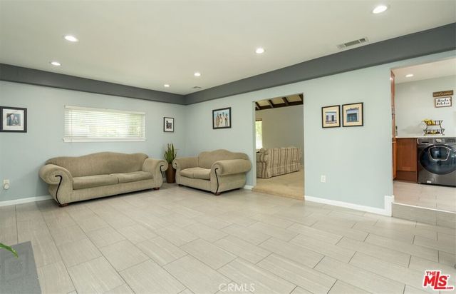 8471 Vine Valley, Los Angeles, CA 91352