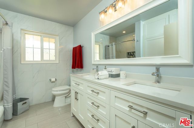 8471 Vine Valley, Los Angeles, CA 91352