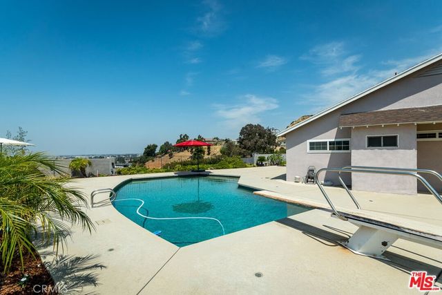 8471 Vine Valley, Los Angeles, CA 91352