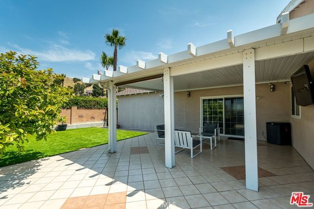 8471 Vine Valley, Los Angeles, CA 91352
