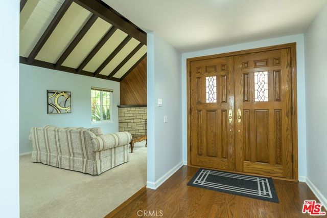 8471 Vine Valley, Los Angeles, CA 91352