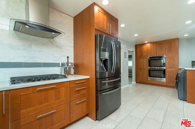 8471 Vine Valley, Los Angeles, CA 91352