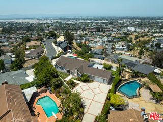 8471 Vine Valley, Los Angeles, CA 91352