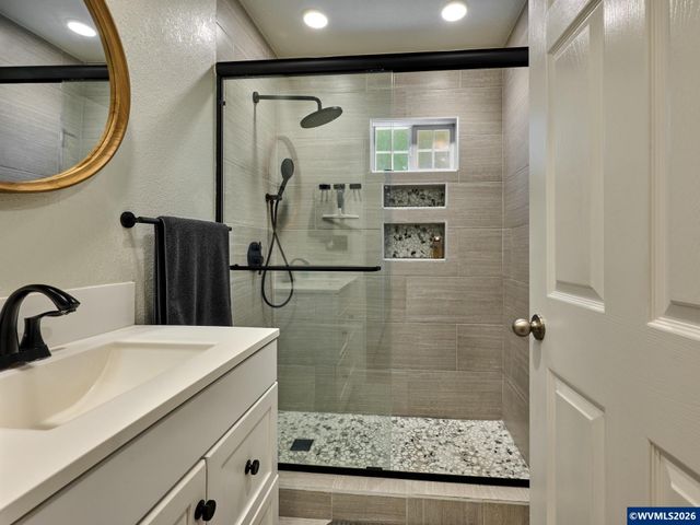 150 S Sheridan St, Mt Angel, OR 97362