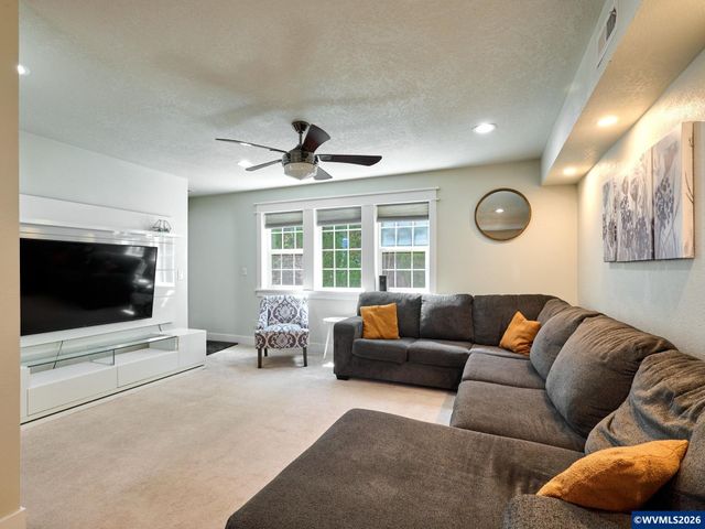 150 S Sheridan St, Mt Angel, OR 97362