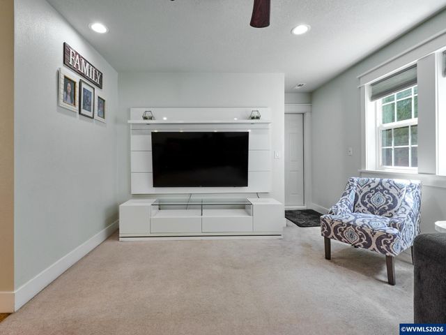 150 S Sheridan St, Mt Angel, OR 97362