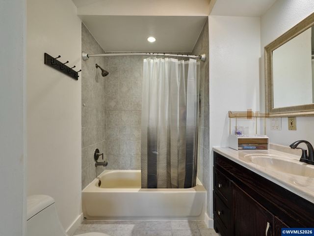 150 S Sheridan St, Mt Angel, OR 97362