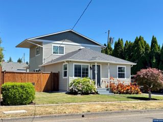 150 S Sheridan St, Mt Angel, OR 97362