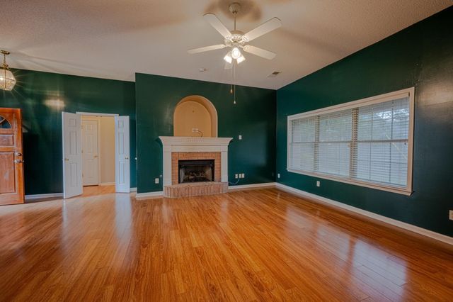 1533 SISKIN DR, Cordova, TN 38016