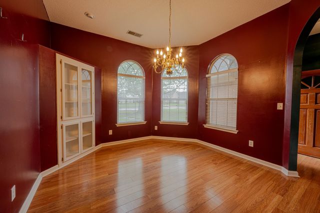 1533 SISKIN DR, Cordova, TN 38016