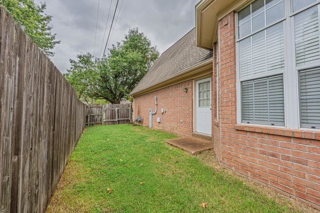 1533 SISKIN DR, Cordova, TN 38016