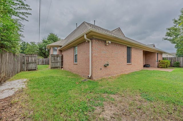 1533 SISKIN DR, Cordova, TN 38016