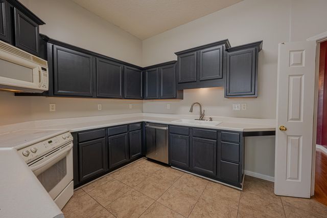 1533 SISKIN DR, Cordova, TN 38016