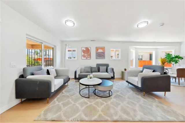 1132 W 55th Street, Los Angeles, CA 90037