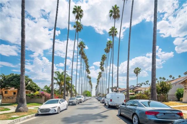 1132 W 55th Street, Los Angeles, CA 90037