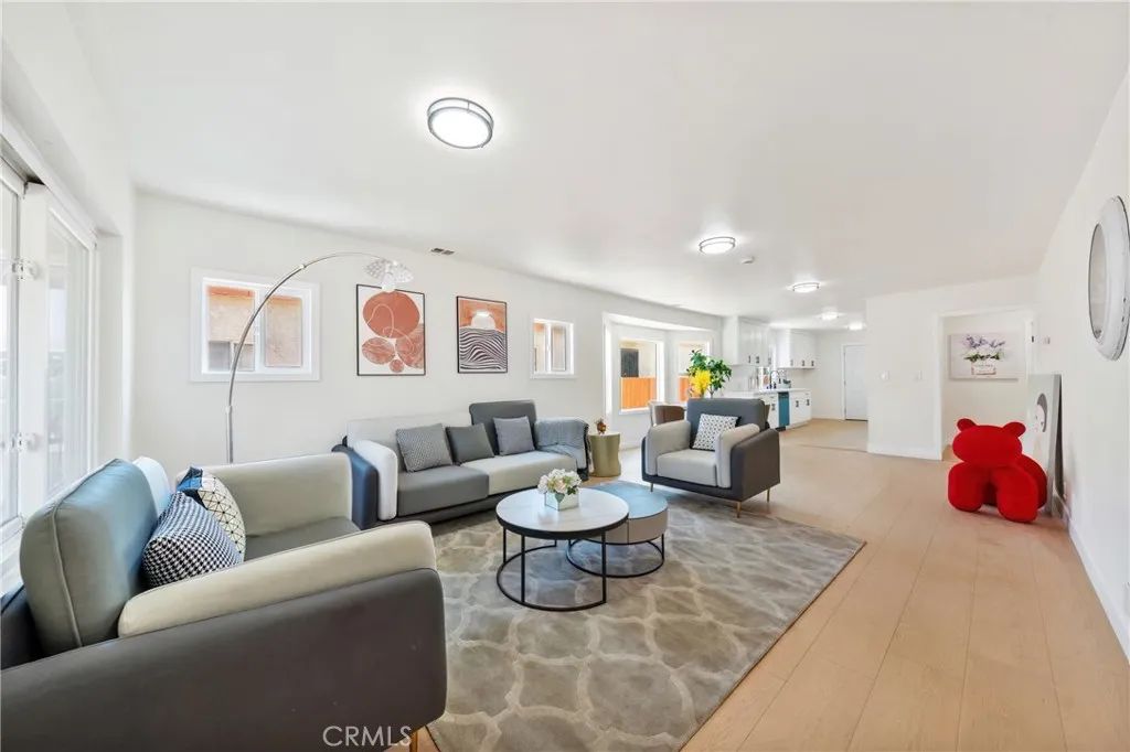 1132 W 55th Street, Los Angeles, CA 90037