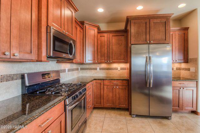 2005 S 87th Ave, Yakima, WA 98903