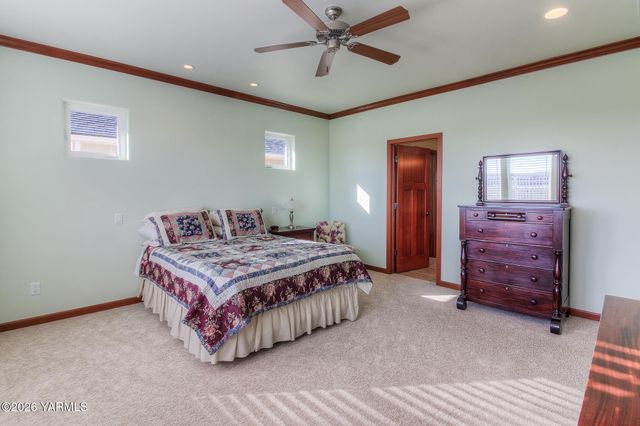 2005 S 87th Ave, Yakima, WA 98903