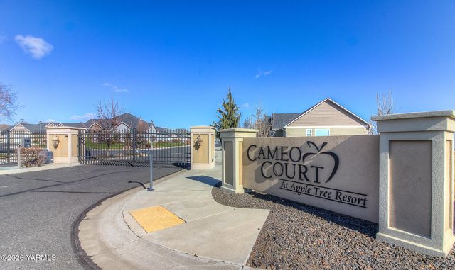 2005 S 87th Ave, Yakima, WA 98903