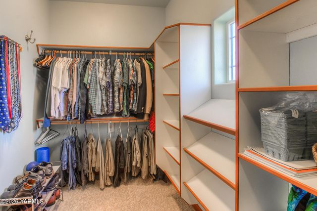 2005 S 87th Ave, Yakima, WA 98903