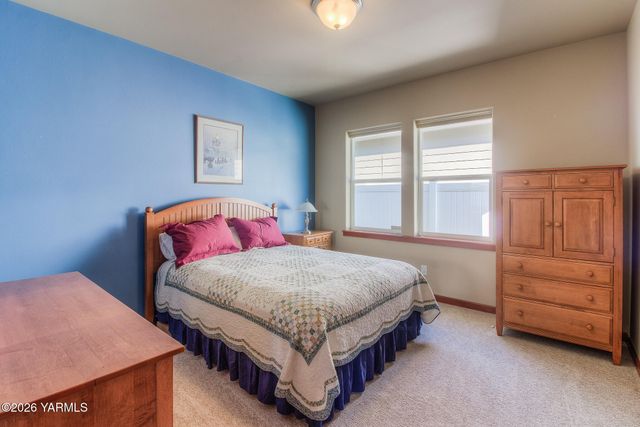 2005 S 87th Ave, Yakima, WA 98903