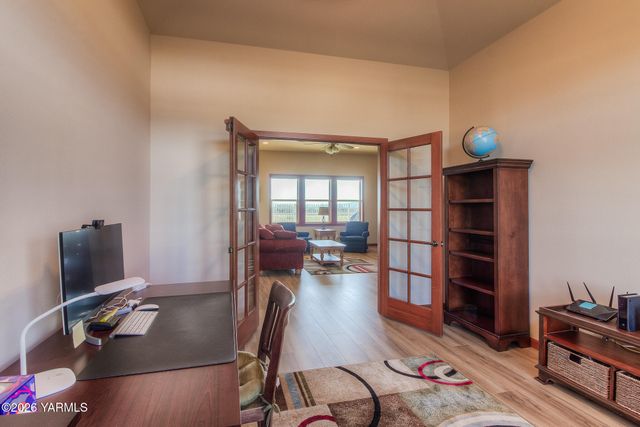 2005 S 87th Ave, Yakima, WA 98903