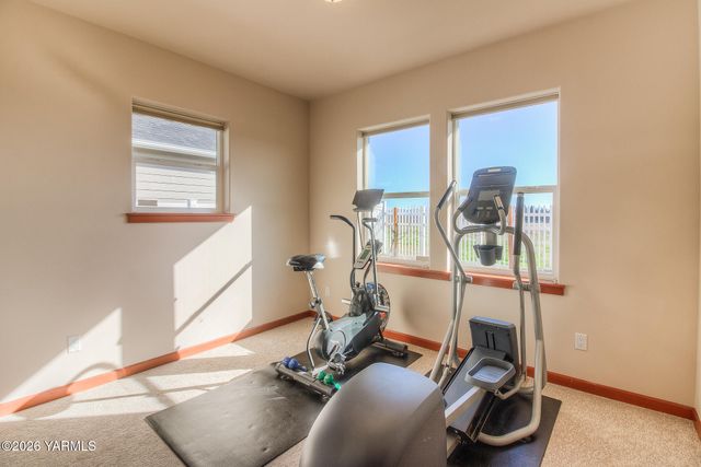 2005 S 87th Ave, Yakima, WA 98903