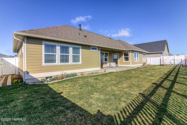 2005 S 87th Ave, Yakima, WA 98903