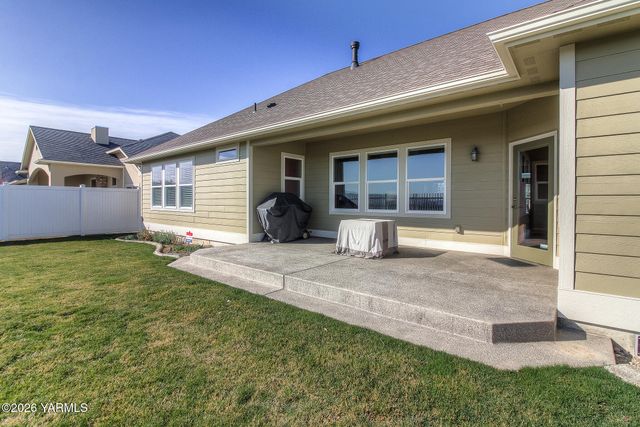2005 S 87th Ave, Yakima, WA 98903