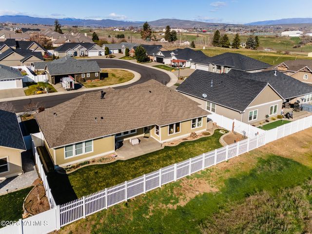 2005 S 87th Ave, Yakima, WA 98903