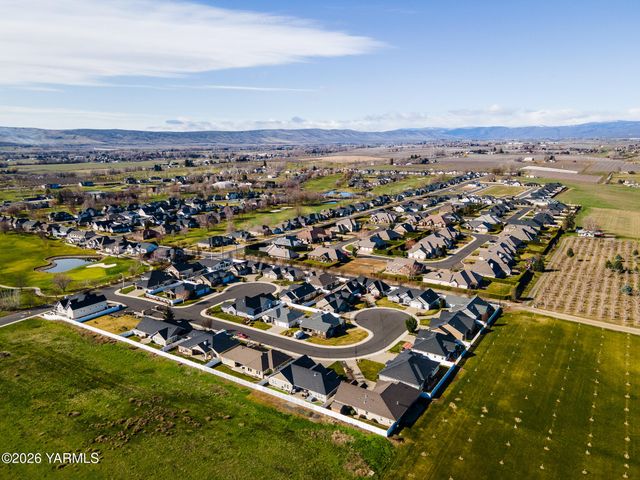 2005 S 87th Ave, Yakima, WA 98903
