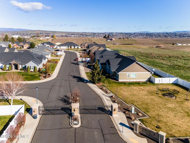 2005 S 87th Ave, Yakima, WA 98903