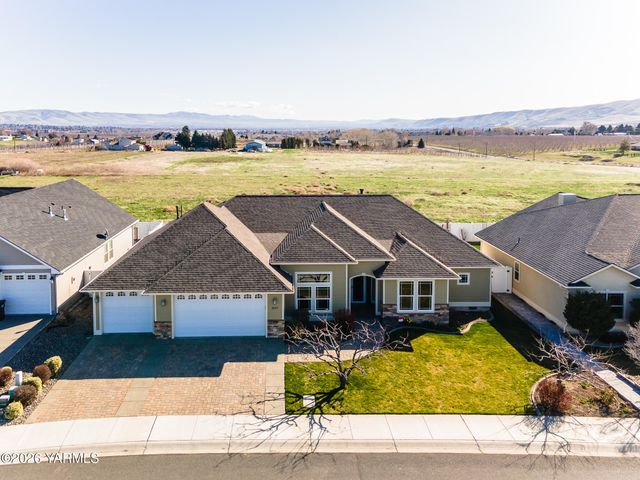 2005 S 87th Ave, Yakima, WA 98903