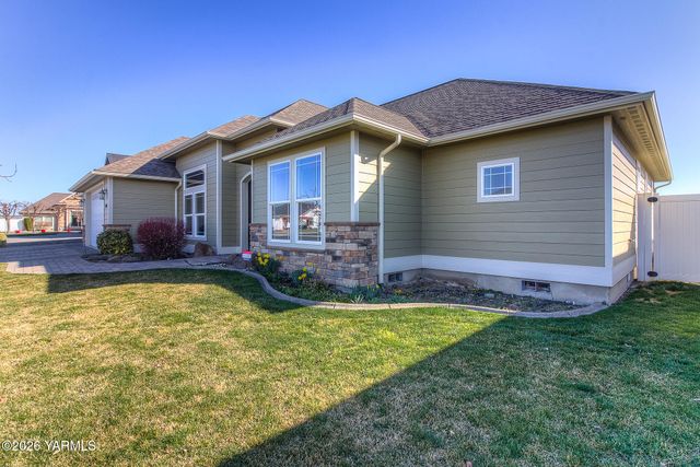 2005 S 87th Ave, Yakima, WA 98903