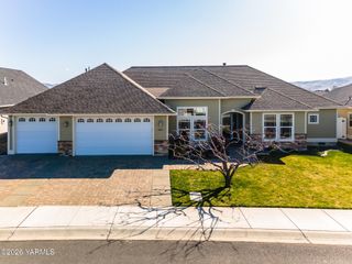2005 S 87th Ave, Yakima, WA 98903
