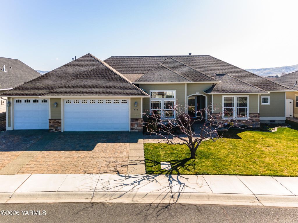 2005 S 87th Ave, Yakima, WA 98903