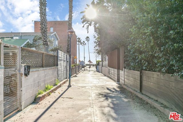 26 Breeze Avenue 7, Venice (los Angeles), CA 90291