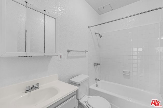 26 Breeze Avenue 7, Venice (los Angeles), CA 90291