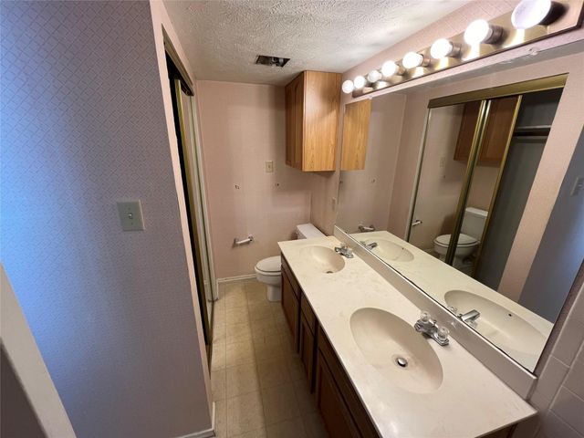 501 Arbor Creek Drive 207, Euless, TX 76039