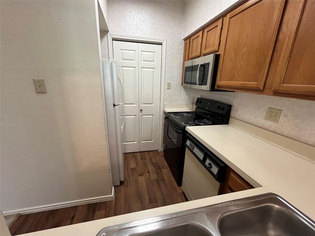 501 Arbor Creek Drive 207, Euless, TX 76039