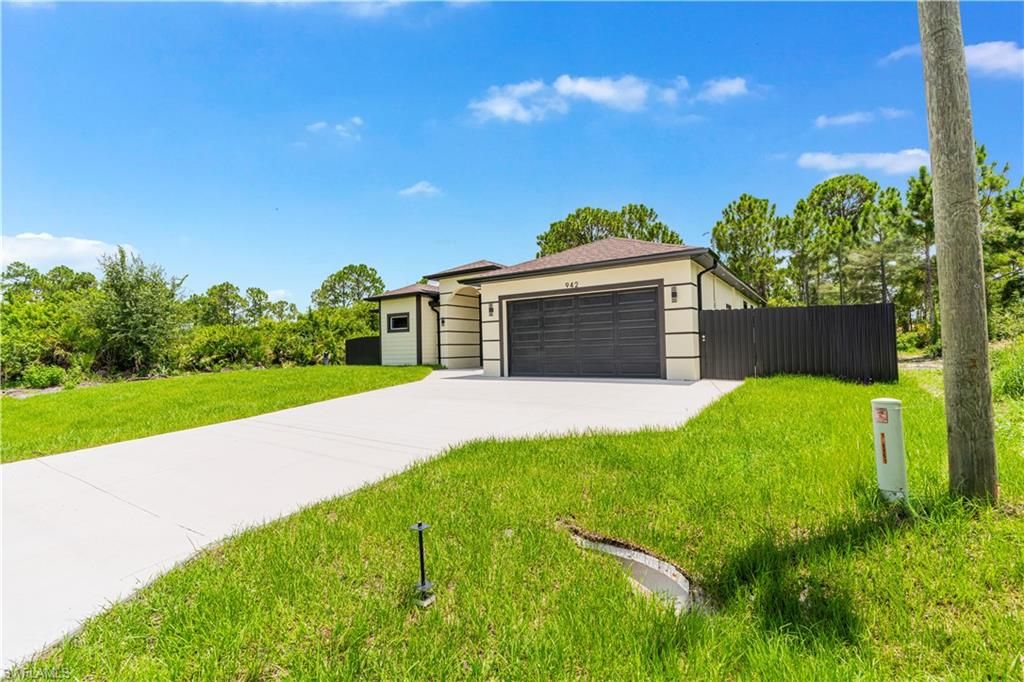 942 Kanuga ST E, LEHIGH ACRES, FL 33974 — photo 5