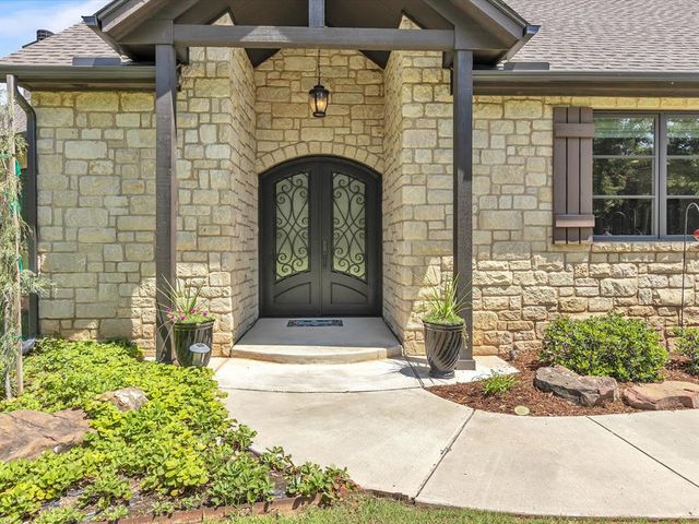 6941 E Coffee Creek Road, Edmond, OK 73034