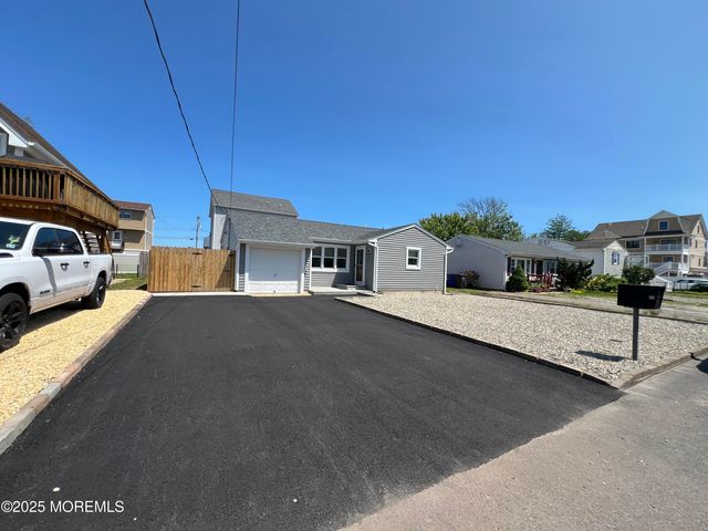61 Longman Street, Toms River, NJ 08753