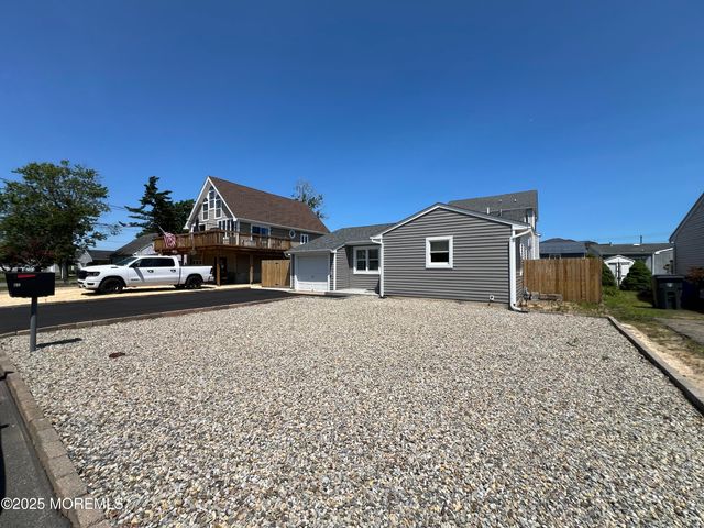 61 Longman Street, Toms River, NJ 08753